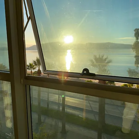 Eva's With Sea View Apartment