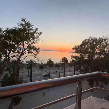 Eva's With Sea View 아파트